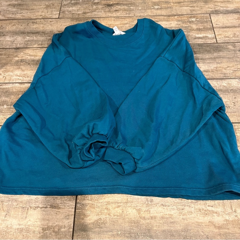 Ballon sleeve crop